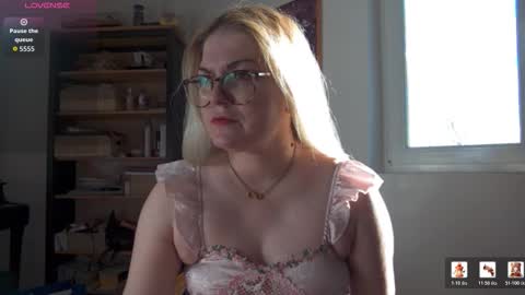 Snapshot of mistressmarlena chatting on March 2, 7:59 am Mistress Marlena online show from March 2, 7:59 am