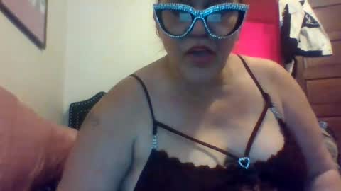 Snapshot of mistressmich623603 chatting on December 19, 6:59 pm thick playful mistress new mature hornygranny online show from December 19, 6:59 pm