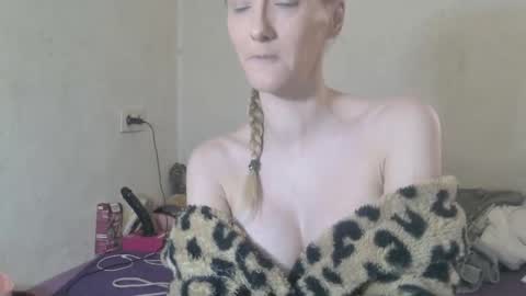 mistressmilly32 online show from February 6, 8:40 am