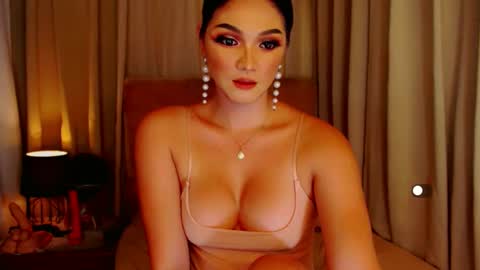 Snapshot of mistressseductionleah chatting on December 14, 5:07 am Leah online show from December 14, 5:07 am