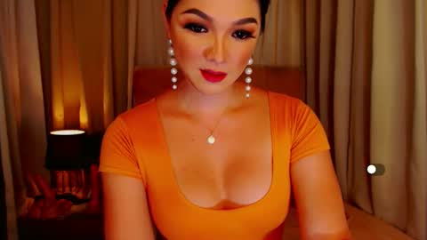 Snapshot of mistressseductionleah chatting on December 20, 6:19 am Leah online show from December 20, 6:19 am