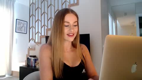 mistressuniverse online show from February 18, 12:12 pm