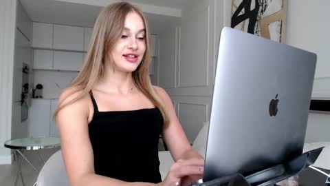 mistressuniverse online show from May 21, 7:26 am
