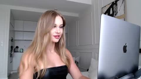 Snapshot of mistressuniverse chatting on July 15, 11:15 am mistressuniverse online show from July 15, 11:15 am