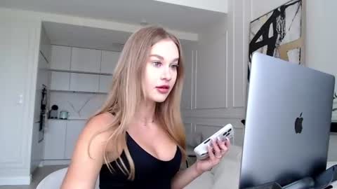 Snapshot of mistressuniverse chatting on July 27, 7:48 am mistressuniverse online show from July 27, 7:48 am