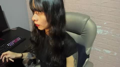 Snapshot of mistymooon chatting on March 20, 12:32 pm Emma online show from March 20, 12:32 pm