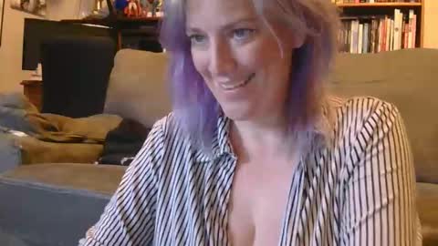 Snapshot of mistymountains96 chatting on May 6, 3:46 am Misty Mountains online show from May 6, 3:46 am