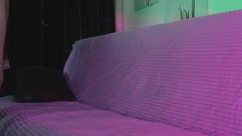 Yuka online show from February 6, 7:40 pm