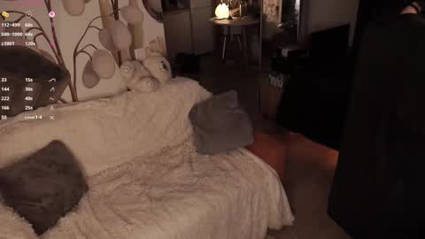 Yuka online show from October 19, 4:40 pm