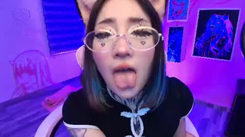 Snapshot of miwaviolet chatting on July 26, 2:31 am Miwa Violet online show from July 26, 2:31 am