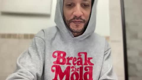 Snapshot of mixedmandingo313 chatting on May 11, 10:40 pm Devin Mandingo online show from May 11, 10:40 pm