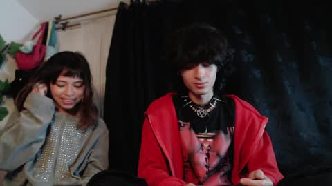 Naomi and Nekorii online show from April 5, 6:10 am