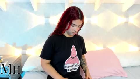 mizzhell_ online show from January 16, 2:48 am