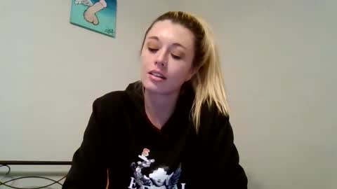 Snapshot of mizzymay10101 chatting on February 28, 3:29 am mizzymay10101 online show from February 28, 3:29 am