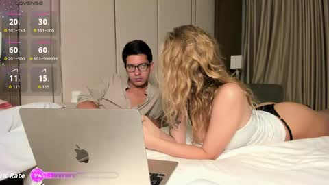 Snapshot of mj1moretime chatting on May 31, 7:59 pm Millie and John online show from May 31, 7:59 pm