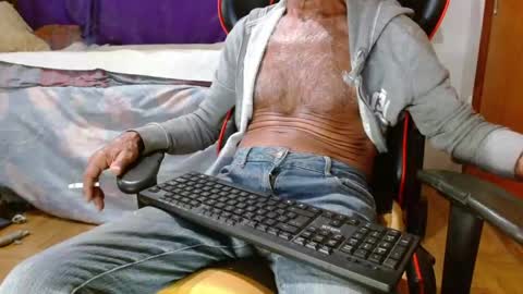 Snapshot of mjmadurengue chatting on December 24, 9:44 pm Mario jose online show from December 24, 9:44 pm