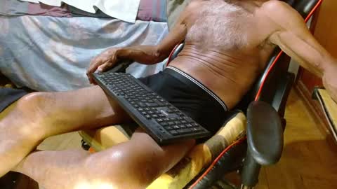 Snapshot of mjmadurengue chatting on December 25, 5:37 am Mario jose online show from December 25, 5:37 am