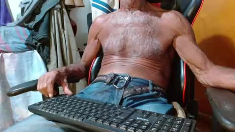 Snapshot of mjmadurengue chatting on January 16, 3:45 am Mario jose online show from January 16, 3:45 am