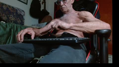 Snapshot of mjmadurengue chatting on September 9, 11:04 pm Mario jose online show from September 9, 11:04 pm