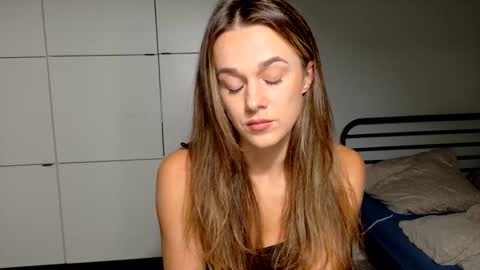 mmminnie online show from November 14, 4:28 pm