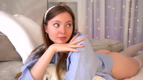 Snapshot of moan_elisa chatting on March 2, 7:15 am moan_elisa online show from March 2, 7:15 am