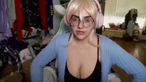 Snapshot of mochi_rainbow chatting on January 8, 8:07 pm The Mochi Rainbow Variety Show online show from January 8, 8:07 pm