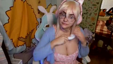 Snapshot of mochi_rainbow chatting on January 15, 8:37 pm The Mochi Rainbow Variety Show online show from January 15, 8:37 pm