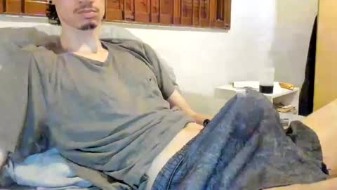 Snapshot of moderdelier chatting on January 17, 11:37 am DigBreed online show from January 17, 11:37 am