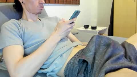 Snapshot of moderdelier chatting on January 31, 7:11 pm DigBreed online show from January 31, 7:11 pm