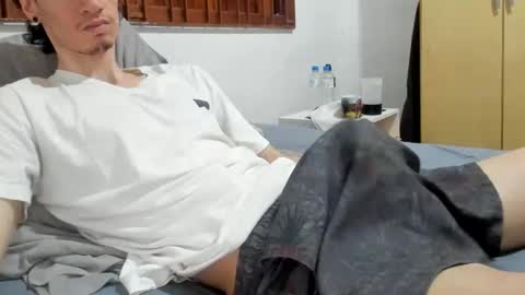 Snapshot of moderdelier chatting on February 7, 4:00 pm DigBreed online show from February 7, 4:00 pm