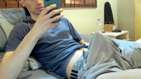 Snapshot of moderdelier chatting on February 14, 1:19 pm DigBreed online show from February 14, 1:19 pm