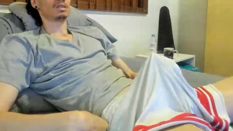 Snapshot of moderdelier chatting on February 25, 12:59 pm DigBreed online show from February 25, 12:59 pm