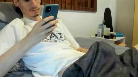 Snapshot of moderdelier chatting on February 27, 10:59 am DigBreed online show from February 27, 10:59 am