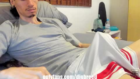 Snapshot of moderdelier chatting on February 28, 1:17 am DigBreed online show from February 28, 1:17 am