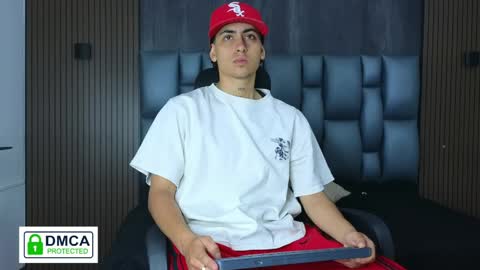 Snapshot of mohamed_malik chatting on April 14, 11:27 am mohamed_malik online show from April 14, 11:27 am