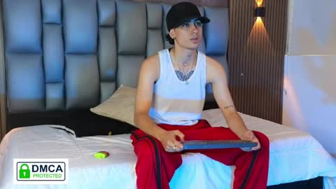 Snapshot of mohamed_malik chatting on April 23, 1:24 pm mohamed_malik online show from April 23, 1:24 pm