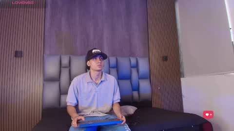 Snapshot of mohamed_malik chatting on May 5, 12:35 pm mohamed_malik online show from May 5, 12:35 pm