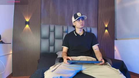Snapshot of mohamed_malik chatting on May 7, 12:32 pm mohamed_malik online show from May 7, 12:32 pm