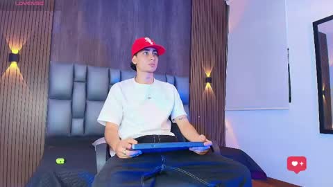 Snapshot of mohamed_malik chatting on May 8, 11:04 am mohamed_malik online show from May 8, 11:04 am