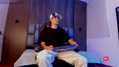 Snapshot of mohamed_malik chatting on May 17, 11:39 am mohamed_malik online show from May 17, 11:39 am