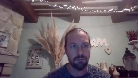 Snapshot of moi9876543210 chatting on February 10, 6:56 pm Julien online show from February 10, 6:56 pm