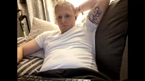 Snapshot of mojozz chatting on March 21, 9:58 am LookinForFun online show from March 21, 9:58 am