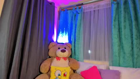 M o L l i E  online show from January 6, 10:12 pm