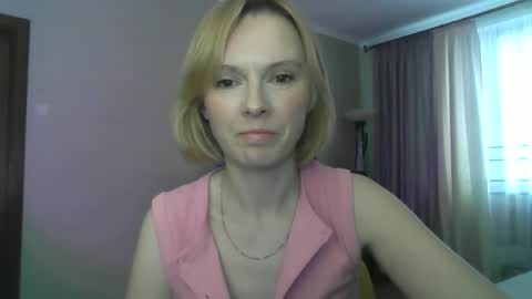 Snapshot of mollilove chatting on June 2, 2:41 pm mollilove online show from June 2, 2:41 pm