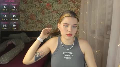 Snapshot of molly__miller chatting on January 15, 6:11 pm Heyhey I am Molly PVT open Lets have fun online show from January 15, 6:11 pm