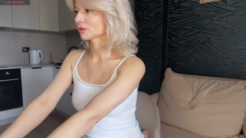 Molly online show from April 11, 5:45 am