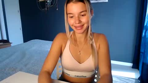 Snapshot of molly_bell chatting on January 13, 12:45 pm Molly online show from January 13, 12:45 pm