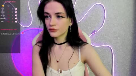 Snapshot of molly_crystall chatting on May 25, 3:45 am Molly - online show from May 25, 3:45 am