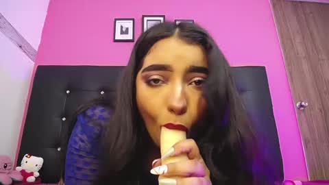 Snapshot of molly_curvyhot chatting on February 3, 6:13 pm molly_curvyhot online show from February 3, 6:13 pm