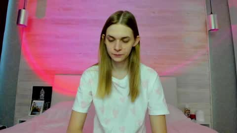 Molly Hunt online show from April 8, 4:01 am